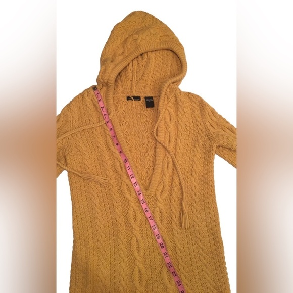 Victoria's Secret Moda International Mustard Cable Knit Sweater Small EUC - Picture 9 of 12